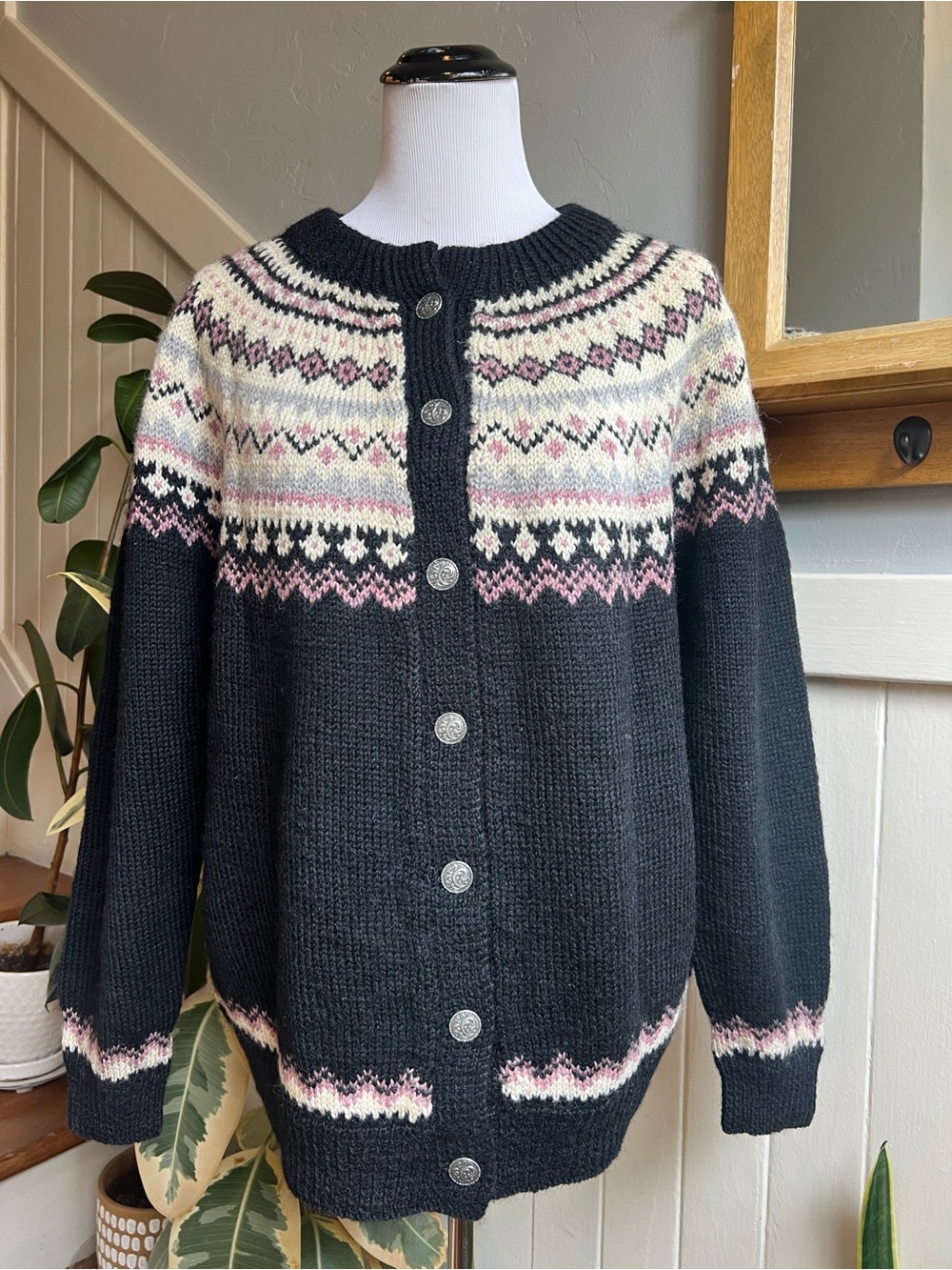 Vintage Dale of Norway Pure Wool Fair Isle Cardigan L 44 Black Pink Pewter Butto